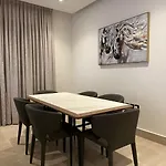 شقة بدخول ذاتي بثلاث غرف نوم جميله